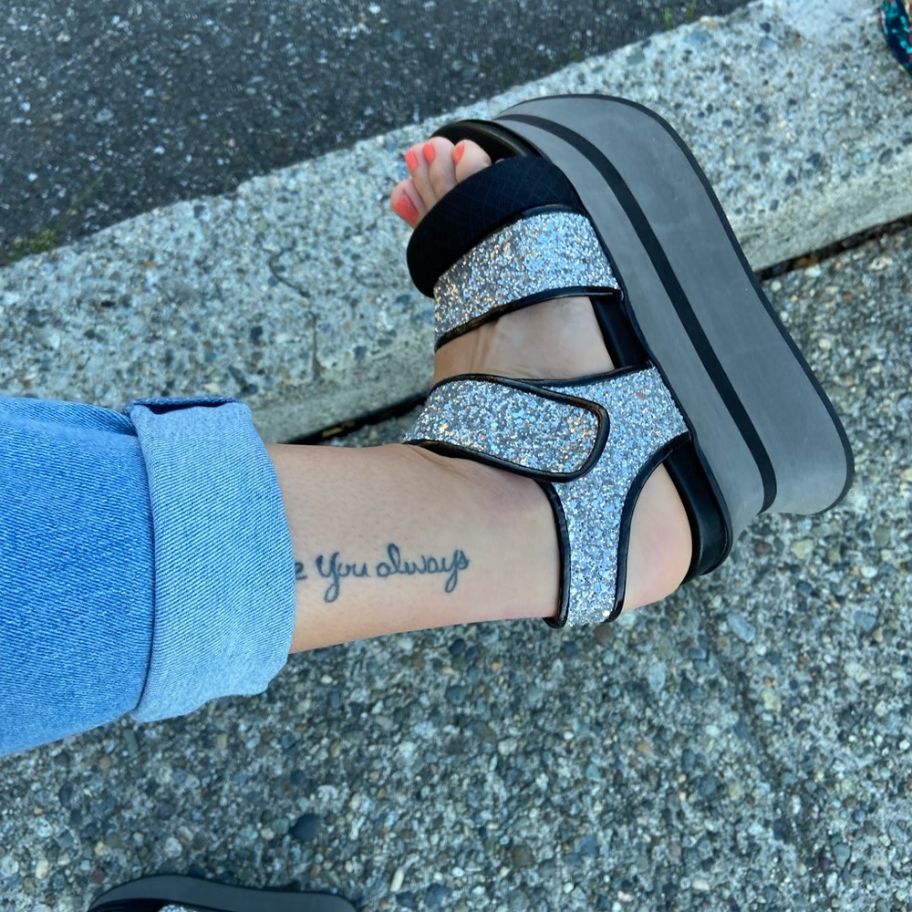 GLITZ N GLAM platforms
